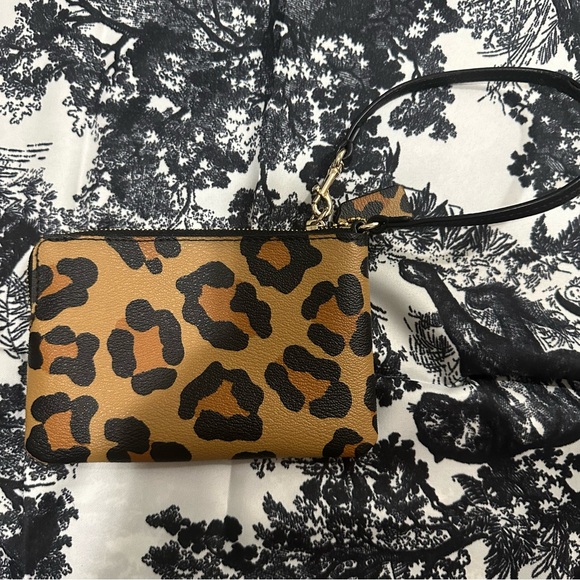 NWOT Authentic Coach Cheetah Print Wristlet with Hangtag - Picture 4 of 5